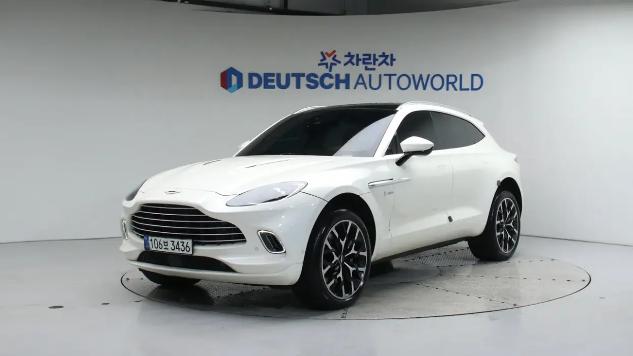Aston Martin DBX 4.0 V8