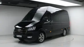 Hyundai Solati 15-seater Luxury
