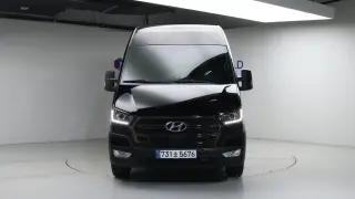 Hyundai Solati 15-seater Luxury