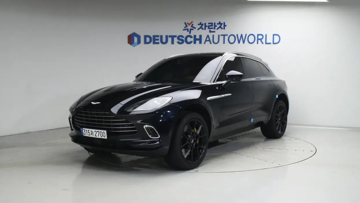 Aston Martin DBX 4.0 V8