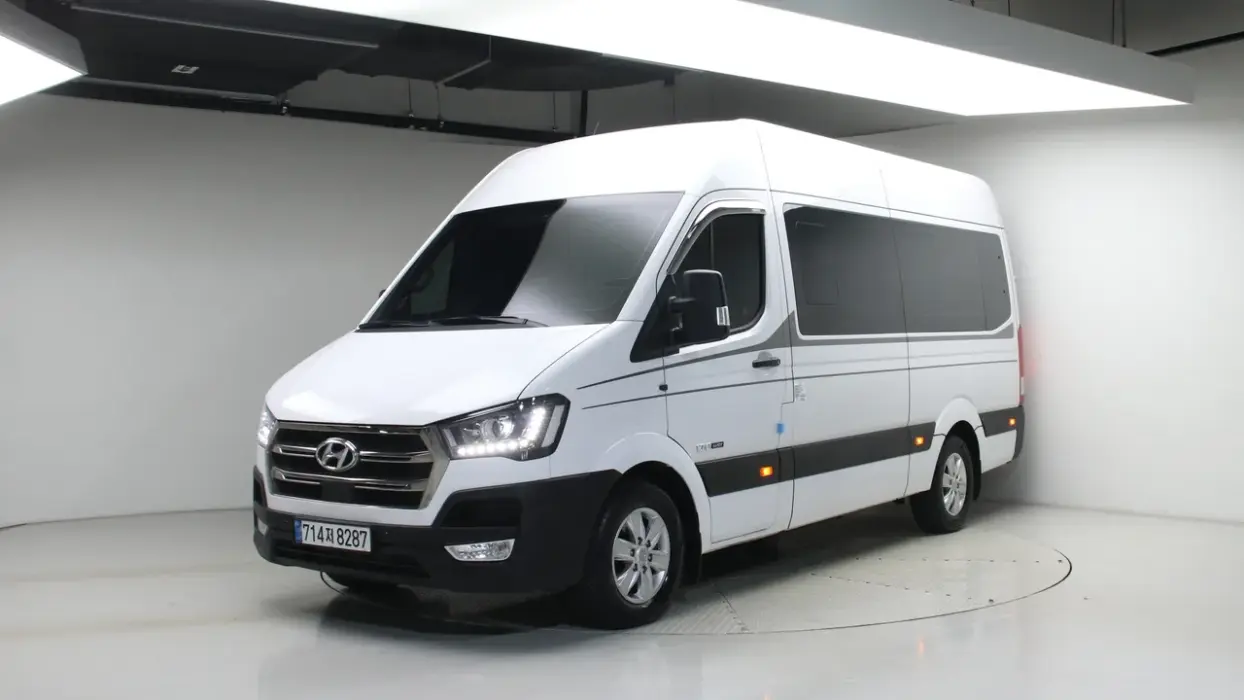 Hyundai Solati 15-seater Luxury