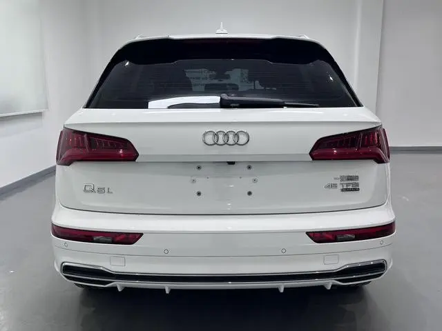 Audi Q5L 2020 Model 45 Exclusive Fashion Model