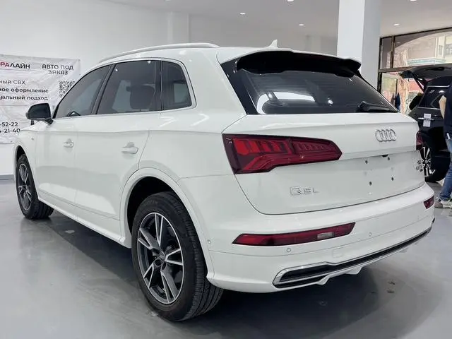 Audi Q5L 2020 Model 45 Exclusive Fashion Model