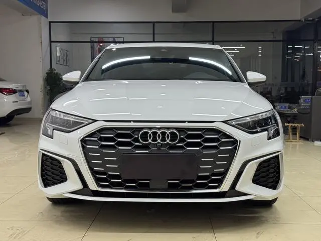 Audi A3 2021 Sportback 35 TFSI агрессивная спортивная модель