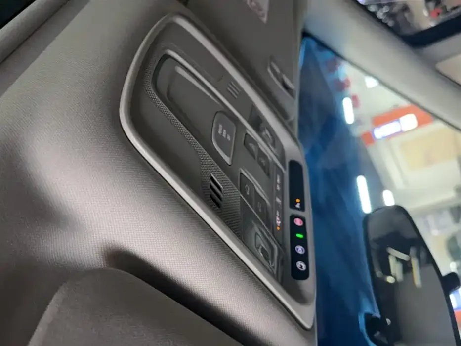 Buick GL8 2023 ES Lu Zun Комфортный тип Buick GL8 2023 ES Lu Zun Комфортный тип