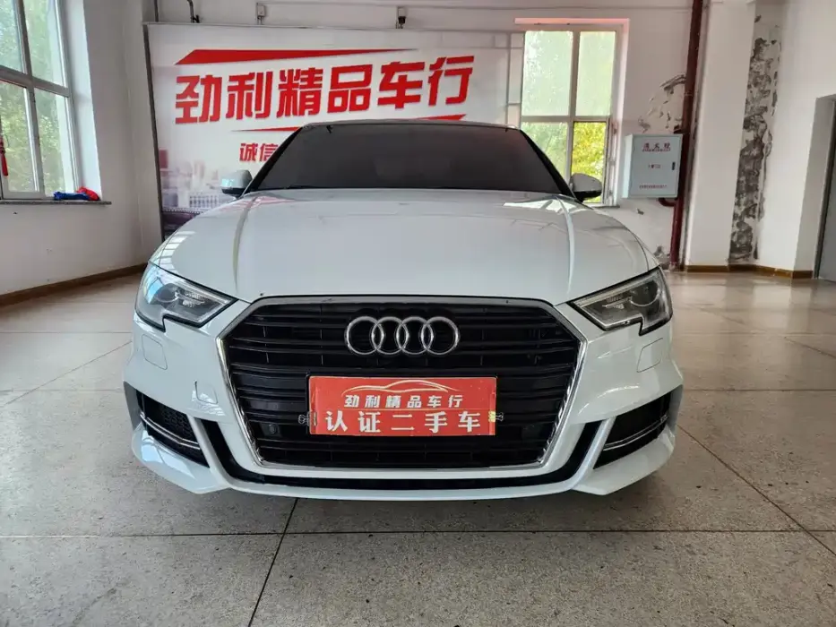 Audi A3 2017 Лимузин 35 TFSI Fashion Audi A3 2017 Лимузин 35 TFSI Fashion