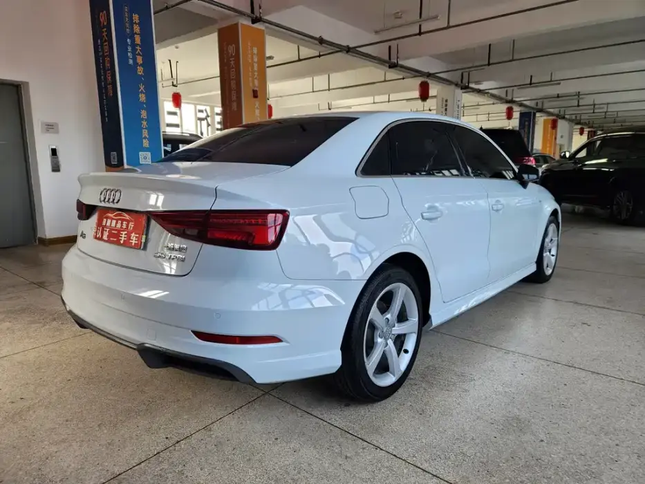 Audi A3 2017 Лимузин 35 TFSI Fashion Audi A3 2017 Лимузин 35 TFSI Fashion