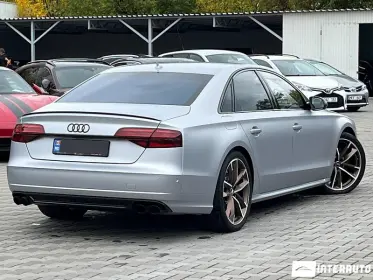 Audi S8 Plus