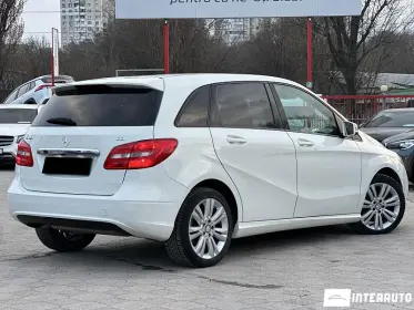 Mercedes B 180