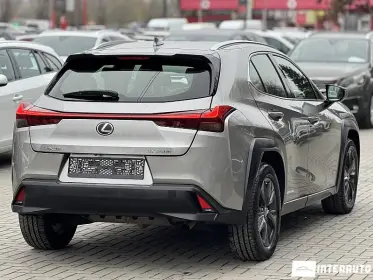Лексус UX 250h