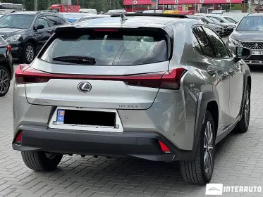 Лексус UX 300е