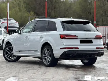 Ауди Кью7