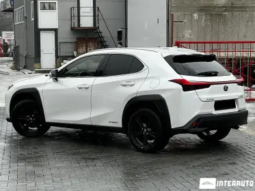 Лексус UX 250h
