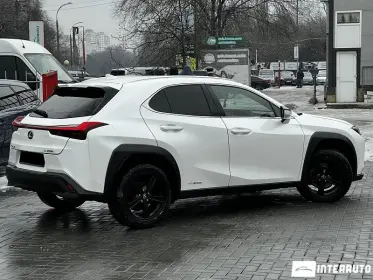 Лексус UX 250h