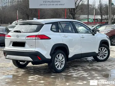 Тойота Королла Кросс