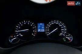 Infiniti M25 2010