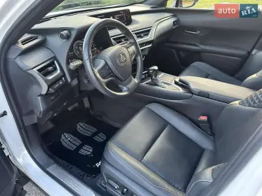 Lexus UX 2020