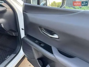 Lexus UX 2020