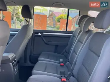 Volkswagen Touran 2011