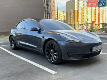 Tesla Model 3 2022