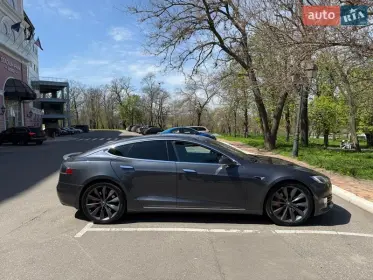 Tesla Model S 2016