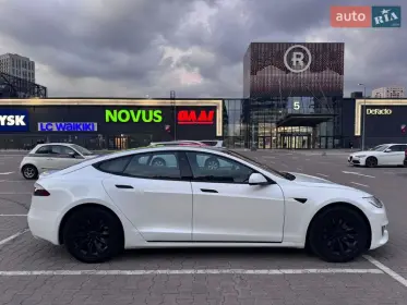 Tesla Model S 2018