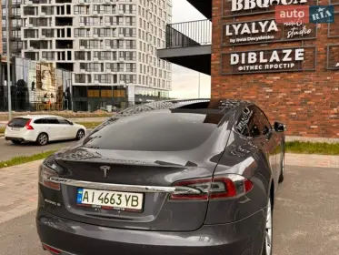 Tesla Model S 2015