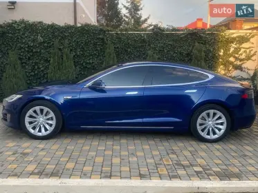 Tesla Model S 2016