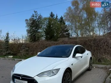 Tesla Model S 2014