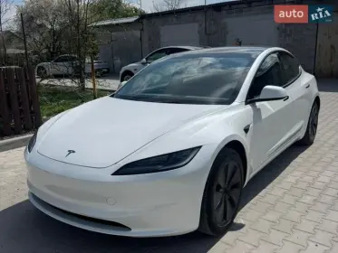 Tesla Model 3 2024