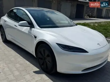 Tesla Model 3 2024