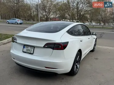 Tesla Model 3 2021