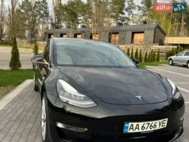 Tesla Model 3 2019