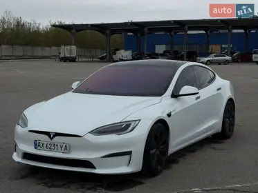 Tesla Model S 2021
