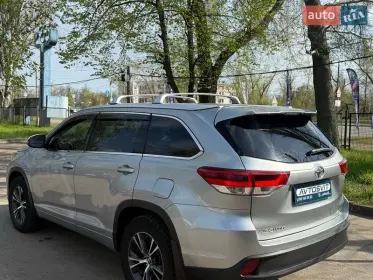 Toyota Highlander 2019