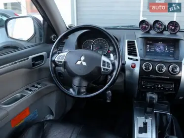 Mitsubishi Pajero Sport 2011