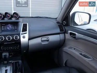 Mitsubishi Pajero Sport 2011