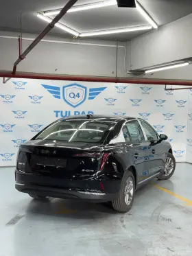 2025 Hongqi E-QM5