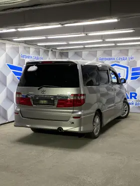 2004 Toyota Alphard