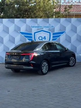 2025 Hongqi E-QM5