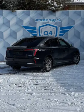 2025 Hongqi E-QM5
