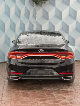 2017 HYUNDAI GRANDEUR