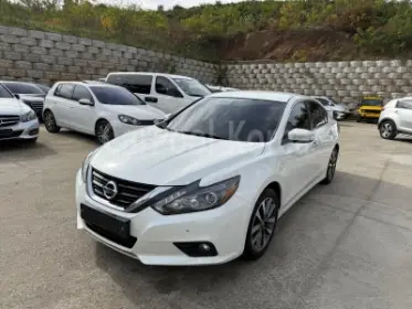 2017 Nissan Altima, 4 Wheel Drive, Cruise Control, Navigation