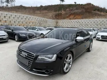 2013 Audi S8, 4 Wheel Drive, Navigation, Sunroof