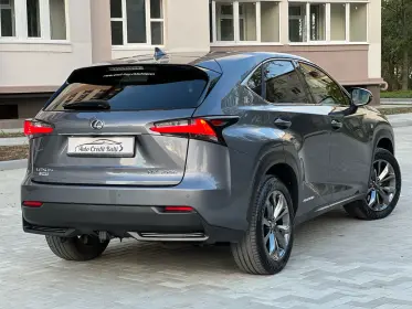 Лексус UX