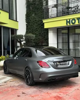 MERCEDES-BENZ C63s