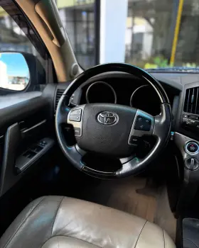 Toyota Land Cruiser 200